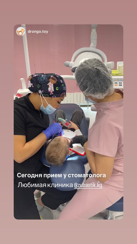 Врач с ребёнком на приёме